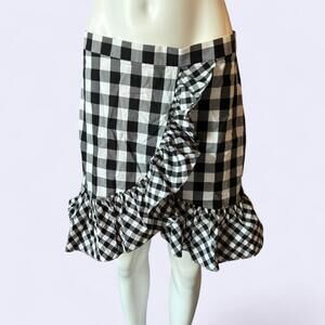 J.Crew black and white preppy plaid gingham ruffle skirt, perfect for fall!